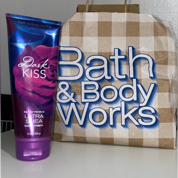 Bath and Body Works Dark Kiss Body Cream Lotion (2 - 8oz’s) 24 Hour Moisturizer - Picture 6 of 12